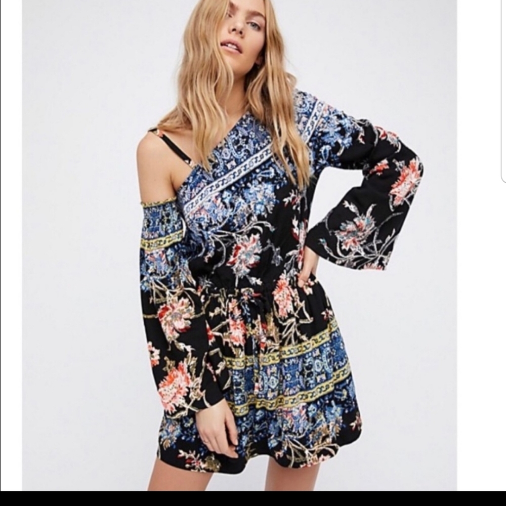 NEW! NWT! FREE PEOPLE ONE COLD SHOULDER DRESS !
